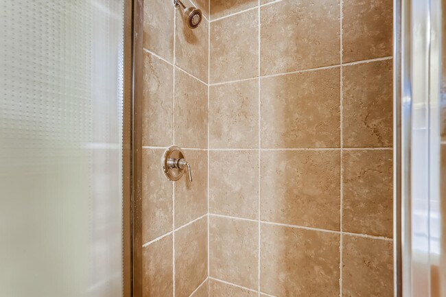 Building Photo - 2113 Thrasher Ln