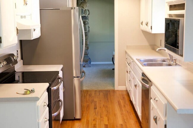 Building Photo - 595 Mountainville Cir