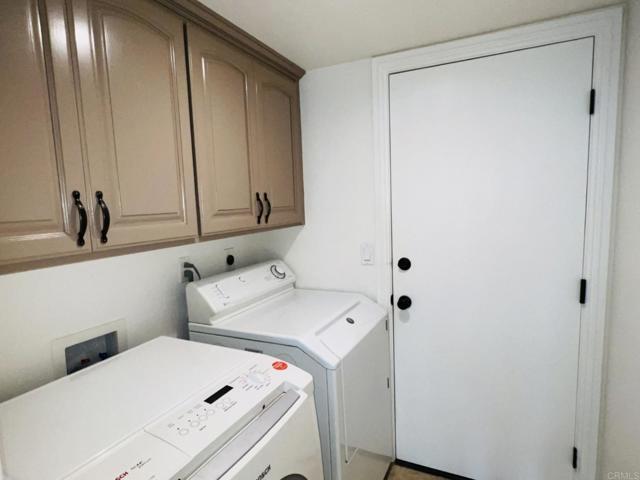 Building Photo - 1420 Tres Hermanas Way