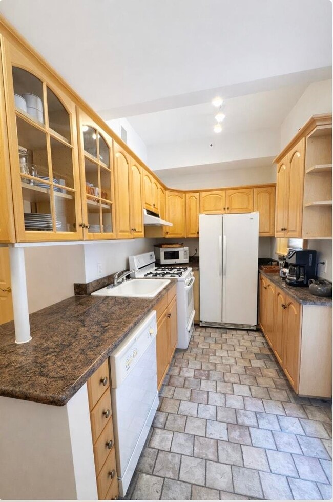 Building Photo - 637 Bloomfield St