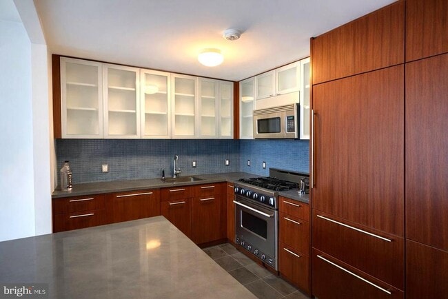 Building Photo - 1414 S Penn Square