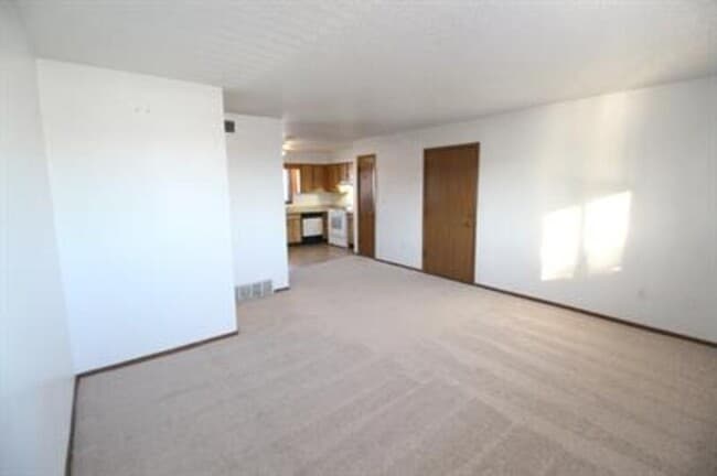 Building Photo - 481 Lindale Dr