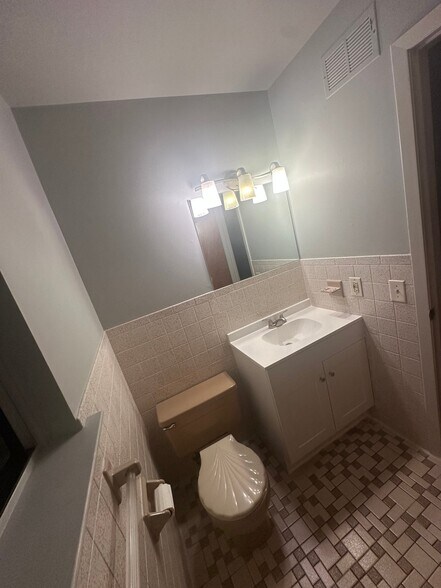 Building Photo - 411 McGuigan Pl