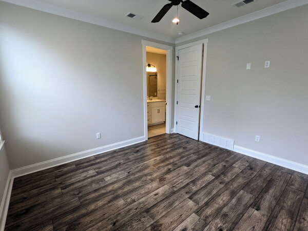 Building Photo - 417 Live Oak Dr