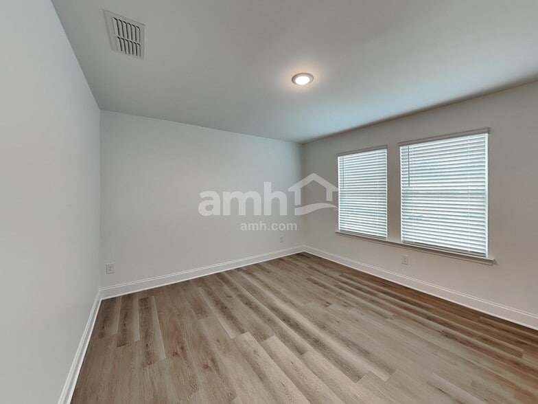 Building Photo - 380 Pointe Dr