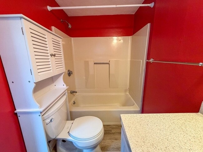 Building Photo - 233 Forest St