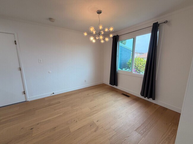 Building Photo - Spacious 4 Bedroom/2Bathroom Home in South San Francisco!