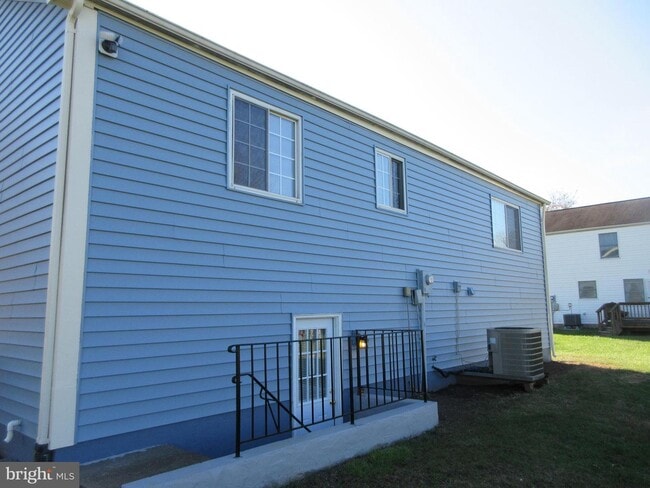 Building Photo - 9813 Fairmont Ave
