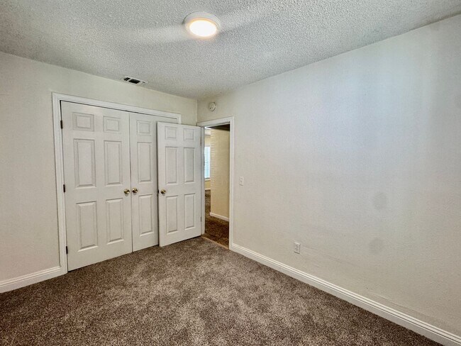 Building Photo - 2816 1st Pl