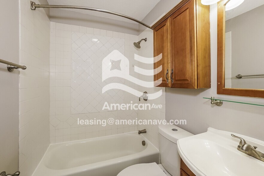 Building Photo - 3187 Lincoln St