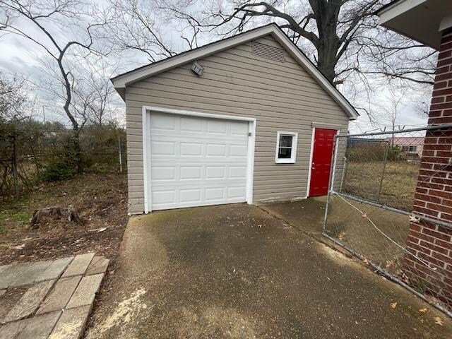 Building Photo - 1553 Paullus Ave