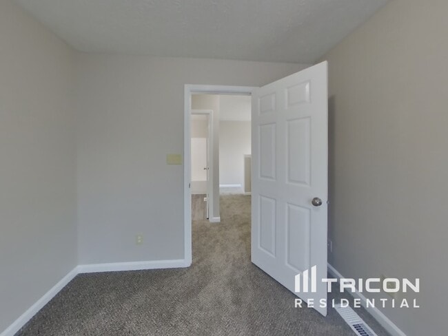Building Photo - 5317 Mesa Verde Dr