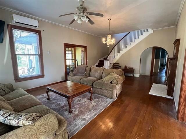 Building Photo - 305 W Main St