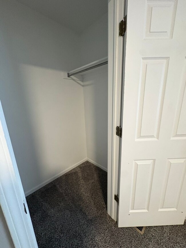 Building Photo - Beautifully Updated Townhouse – Prime Location!