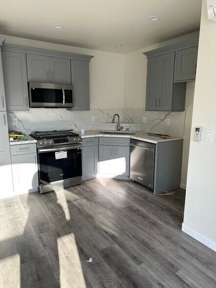 Building Photo - 452 N Crescent Heights Blvd