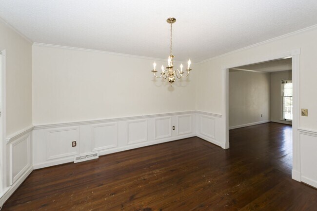 Building Photo - 5 Bedroom 3 Bath Home in Parkshore - Charl...
