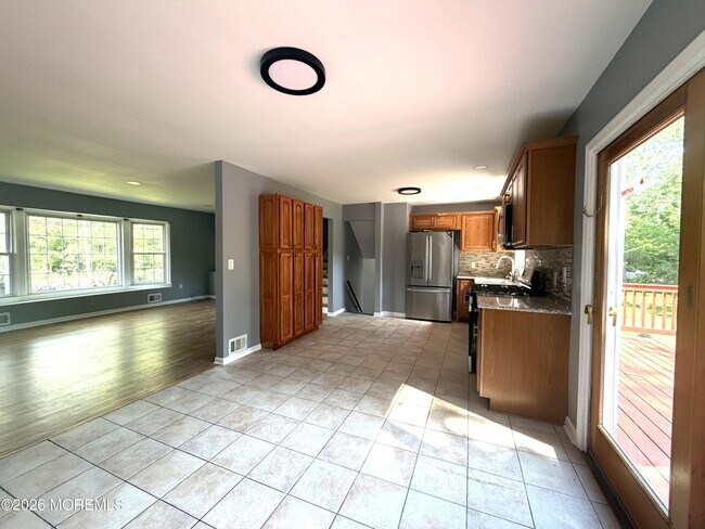 Building Photo - 434 Plainfield Rd