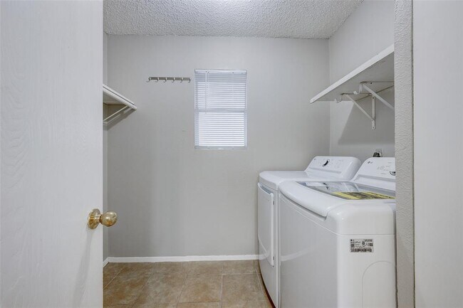 Building Photo - 6300 Capriola Dr