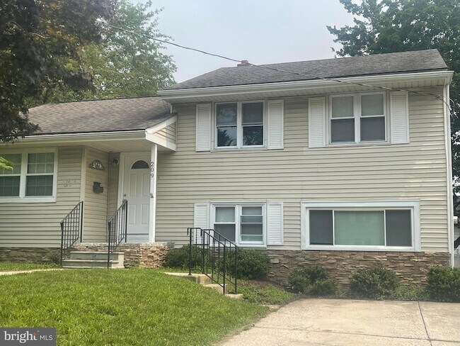 Building Photo - 209 Maine Ave
