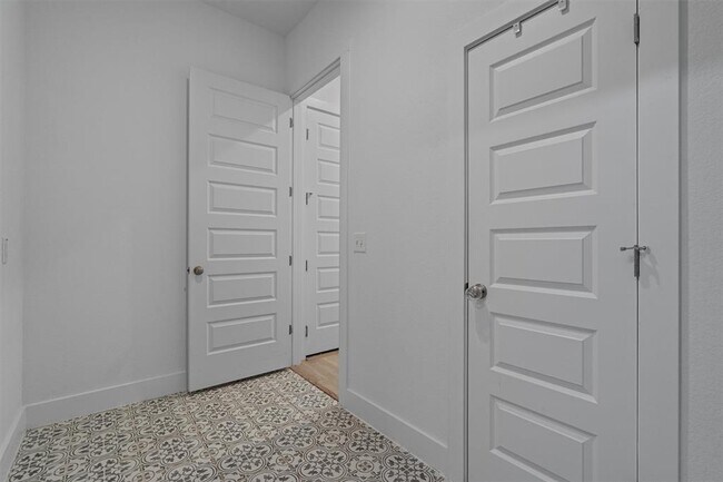 Building Photo - 724 Pinnacle View Dr