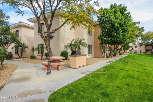 Building Photo - 10030 W Indian School Rd