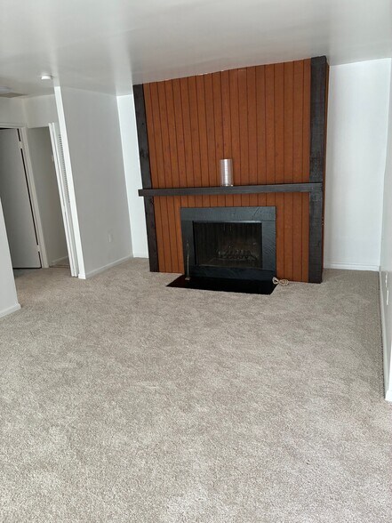 Building Photo - 10570 Twin Rivers Rd