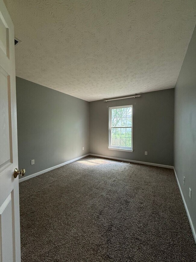 Building Photo - Spacious 4 Bed, 2.5 Bath Home in Woodgate