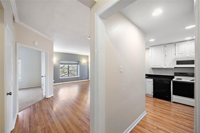 Building Photo - 2207 S Braeswood Blvd