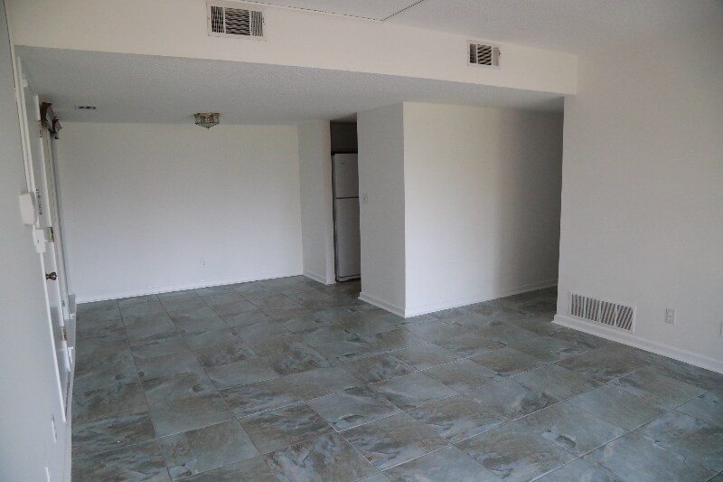 Building Photo - 50 Club House Dr