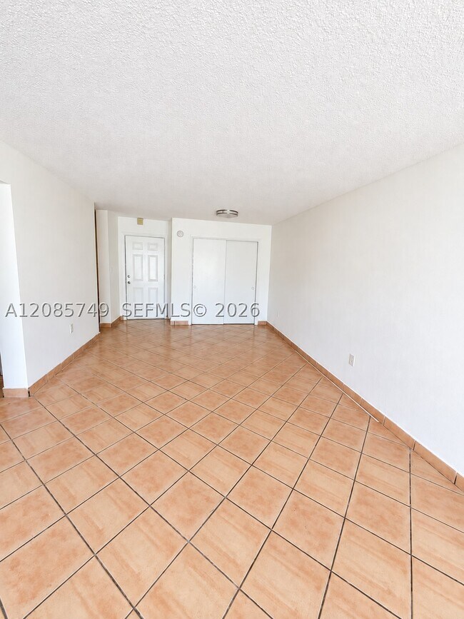 Building Photo - 520 NE 38th St