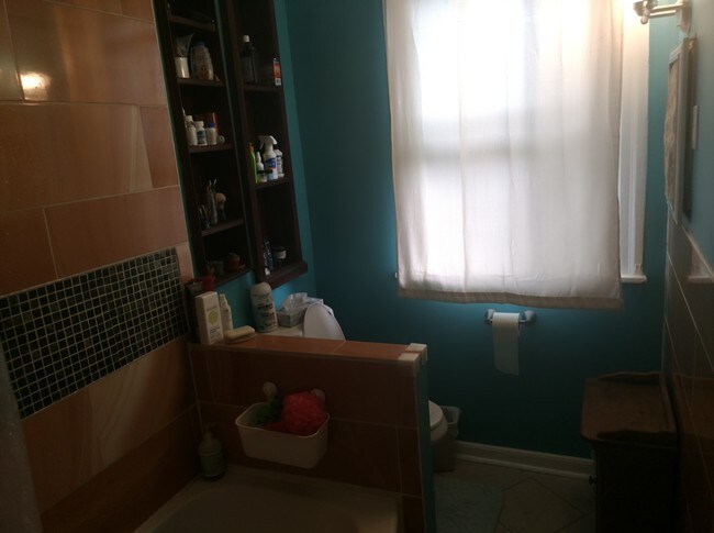 Building Photo - 5008 Beaumont Ave