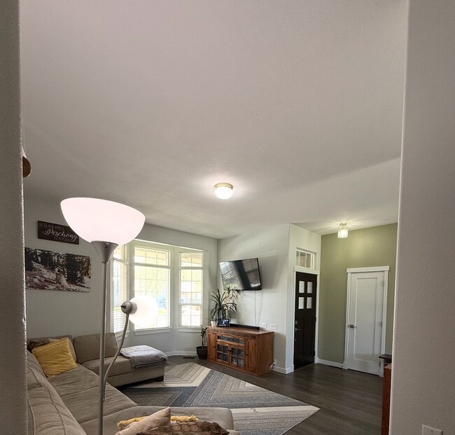 Building Photo - CHARMING & STRESS-FREE LIVING IN NORTHWEST MERIDIAN