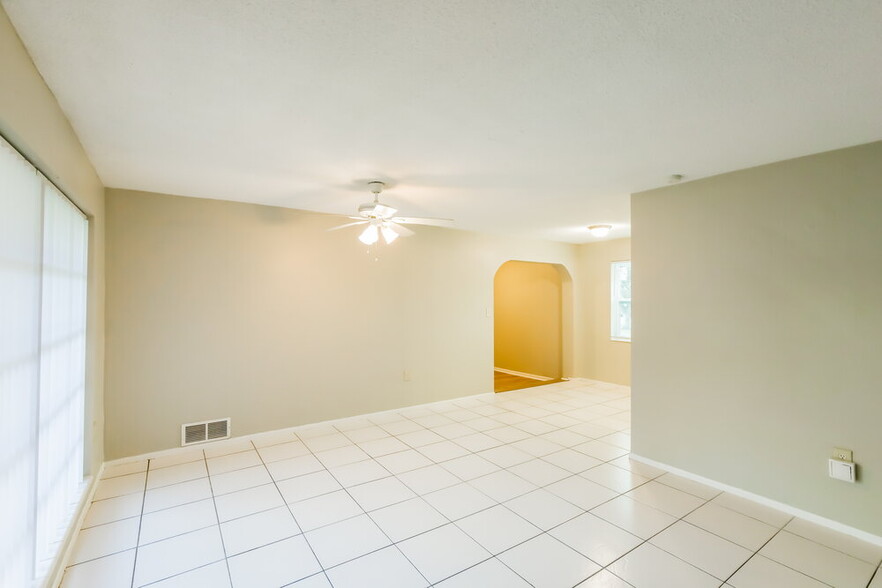 Building Photo - 6885 NW 27th Ct