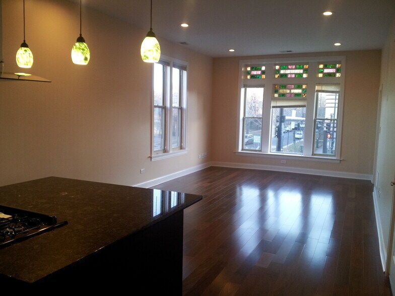 Building Photo - 4200 W Irving Park Rd