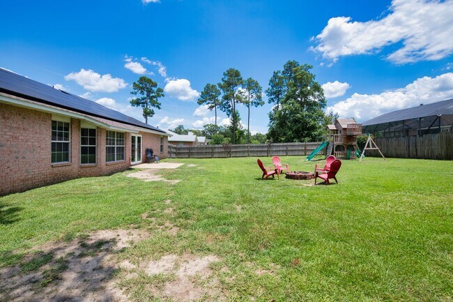 Building Photo - Spacious 3/2 w/Electricity Included Availa...