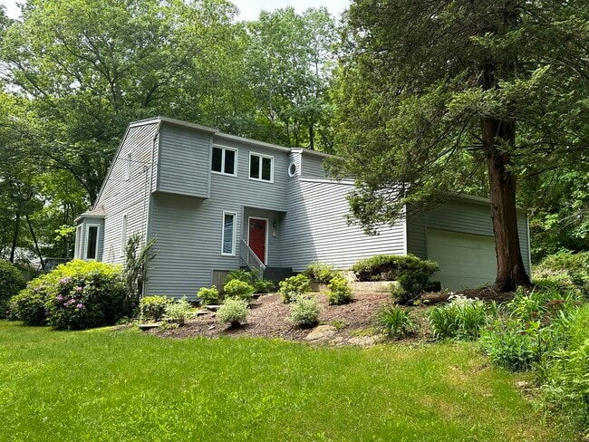 Primary Photo - 286 N Bridebrook Rd