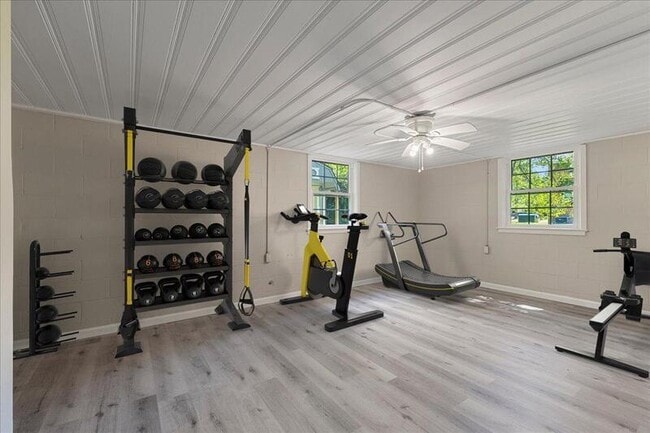 Building Photo - 303 Mc Arthur St