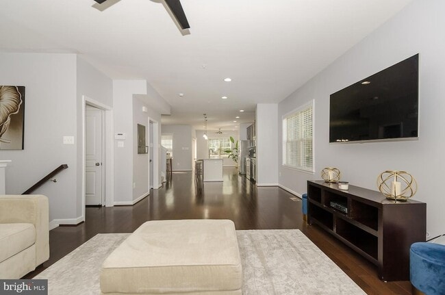 Building Photo - 7523 Holly Ridge Dr