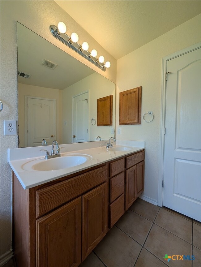 Building Photo - 268 Goliad Dr
