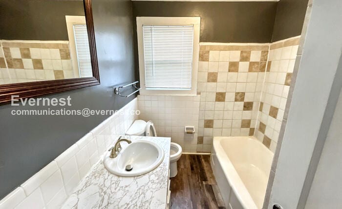 Building Photo - 913 Meadowbrook Dr