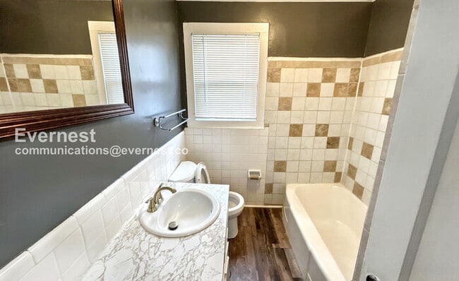 Building Photo - 2-Bedroom Home with Off-Street Parking / P...