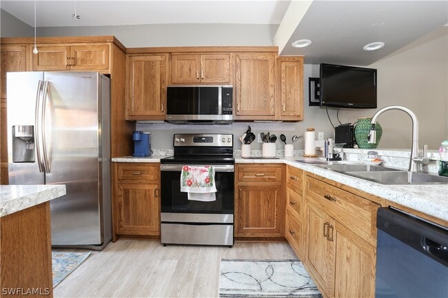 Building Photo - 2265 Hidden Lake Dr