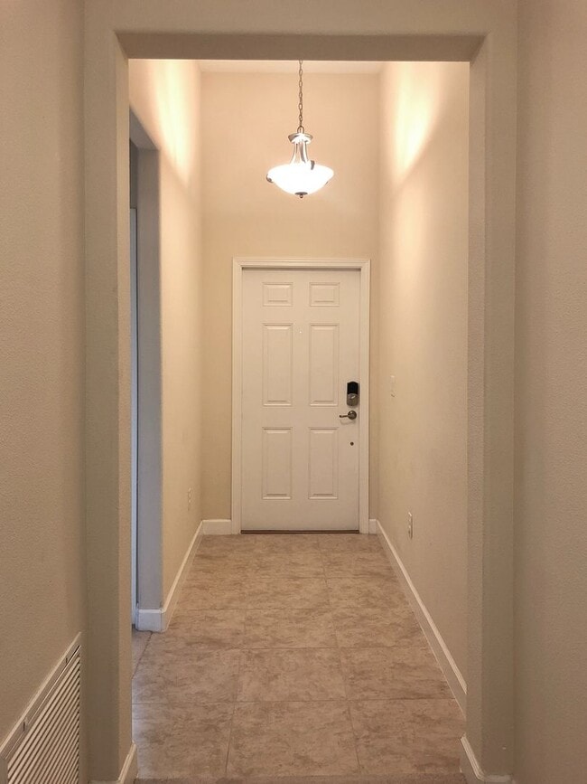 Building Photo - Beautiful 3/2 Spacious Home with a Covered...
