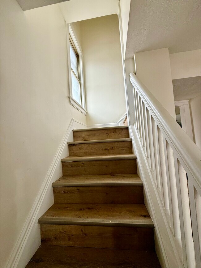 Building Photo - 3461 W 129th St