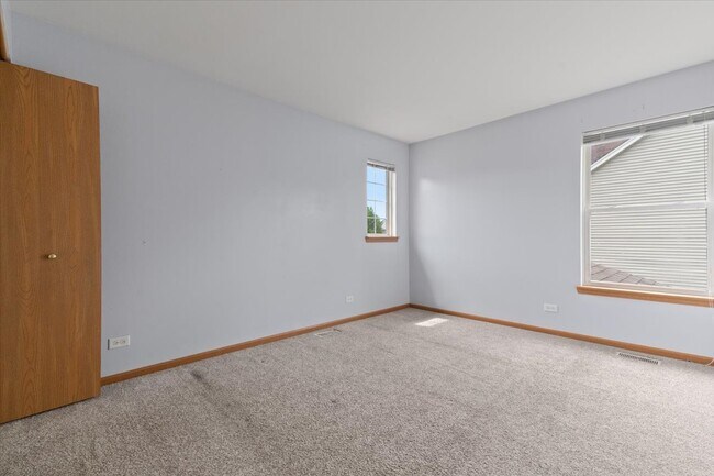 Building Photo - 966 Forest View Way
