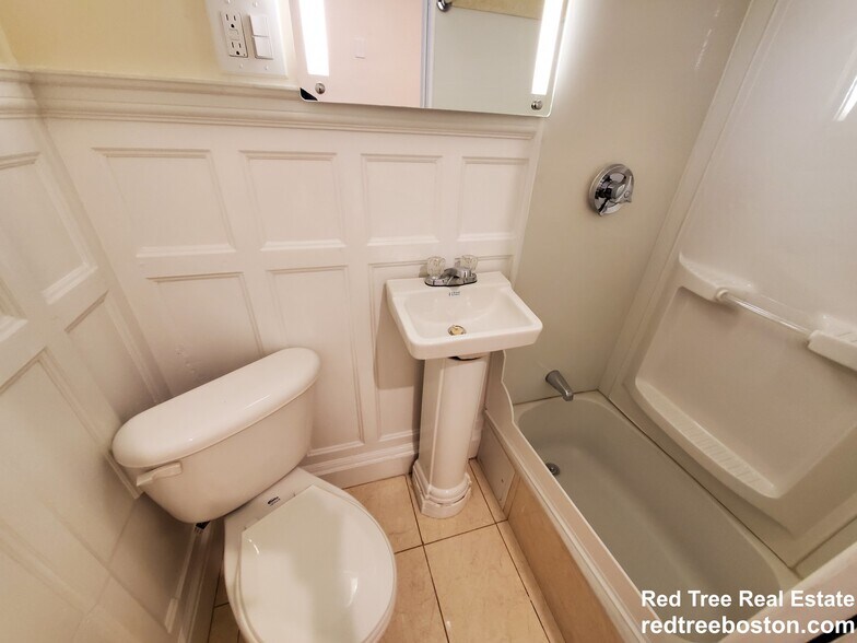 Building Photo - 1616 Beacon St