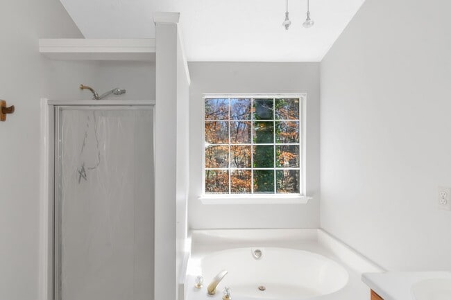 Building Photo - 3309 Touchwood Ct SW