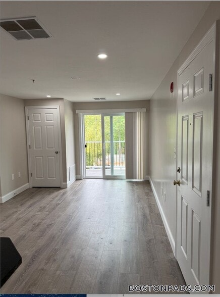 Building Photo - 23 Kenmar Dr