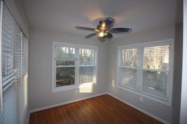 Building Photo - 9944 Murnane St