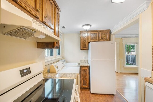 Building Photo - 307 Hawke St